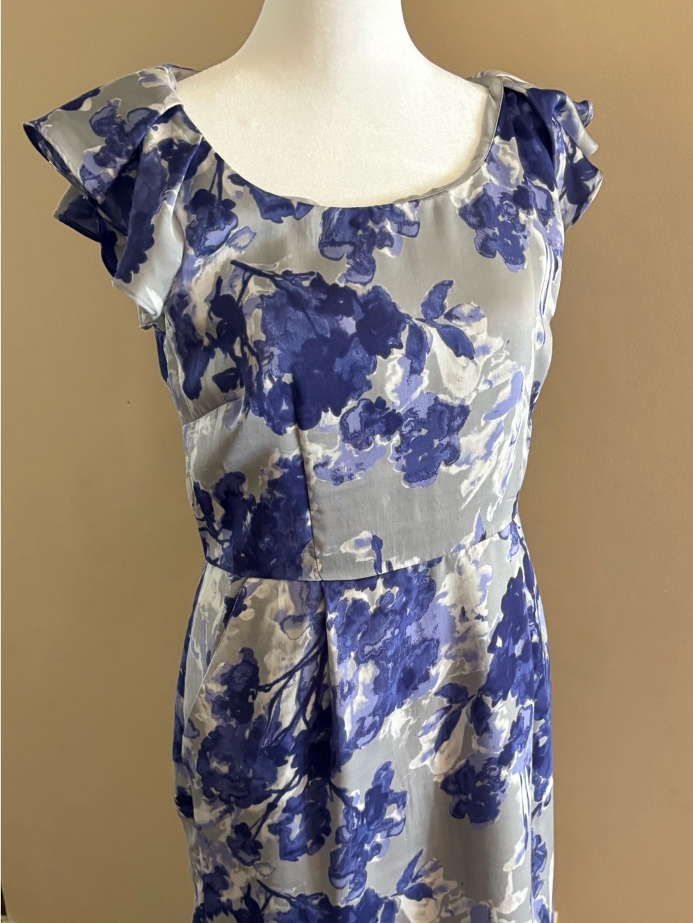 Ann Taylor LOFT Gray Dress with Bold Purple and White Floral Print Size 6